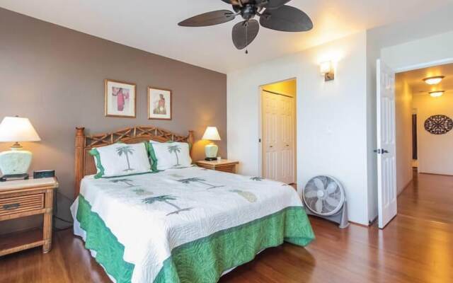 Banyan Tree Condo W/ Pool & Ocean Front!