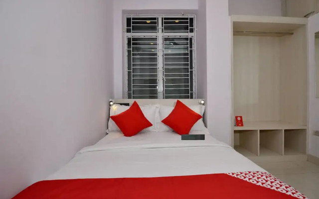 OYO Townhouse 539 Transit Express