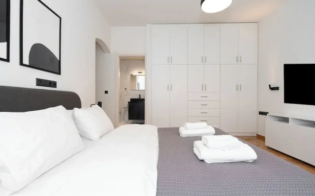 Kolonaki Elegant Apartment with Balcony