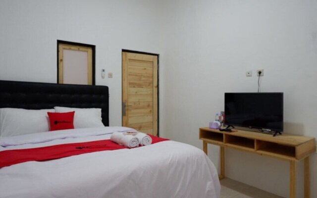 RedDoorz @ Demangan Sari Residence