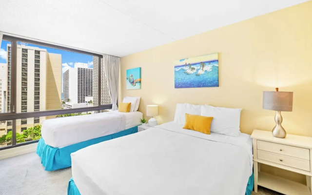 Waikiki Sunset Close to Beach with Parking