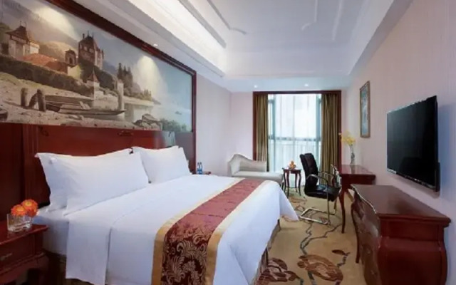Vienna International Hotel Heyuan Yajule Garden