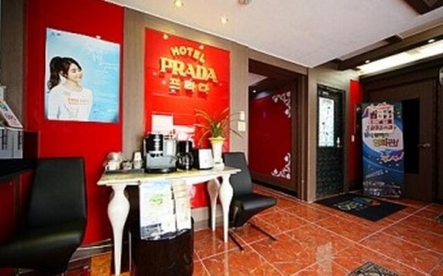 Prada Motel