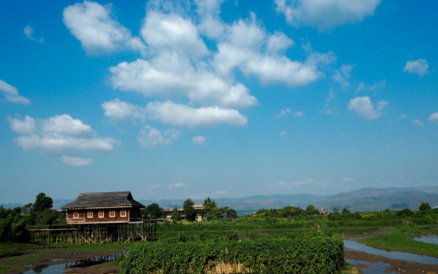 Shwe Inn Tha Floating Resort Hotel