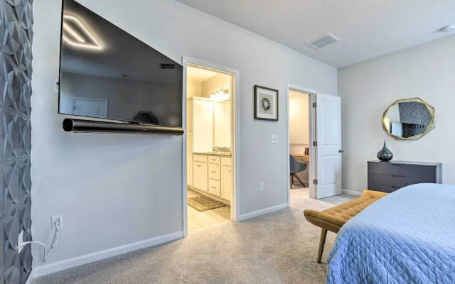 Tasteful Durham Townhome - 6 Mi to Downtown!