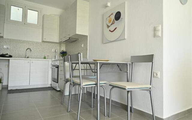 Isidoros Apartments
