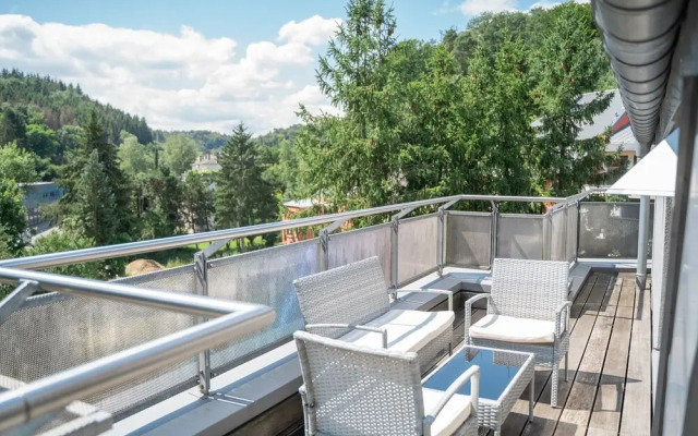 Exquisite 3BR Penthouse w Balc TV & Prkg