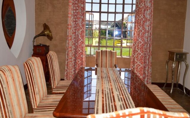 Giraffe Ark Game Lodge