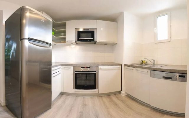 Copernic Right Luminous 2BR Apartment in Paris