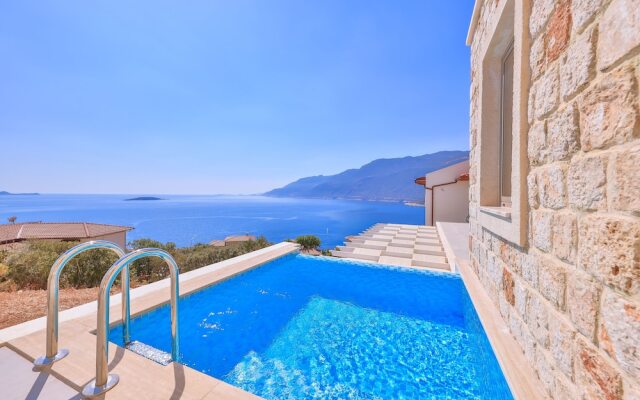 Hilaris Hotel