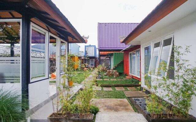 Container Smart Stay (CSS)