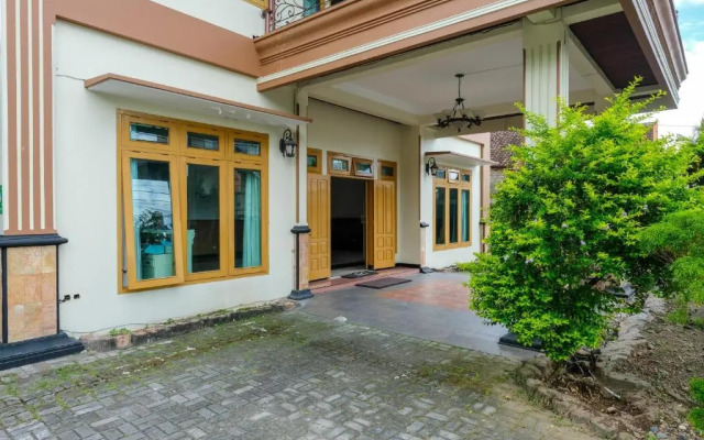 Hotel Savitri Country