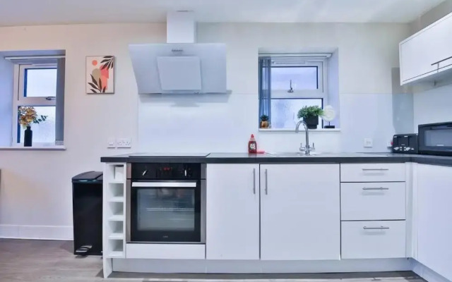 Whitchurch Place 2 Bed Flat in Cardiff