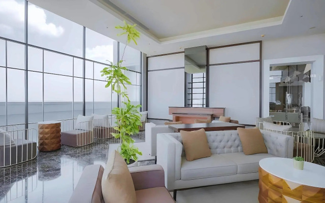 Whiz Luxe Hotel Spazio Surabaya