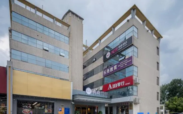 Feiyue Hotel (Shanghai University Jiading North Subway Station)