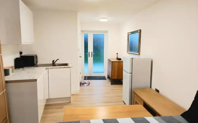 Luxury Ensuite - Sleeps 2-wifi,garden,parking