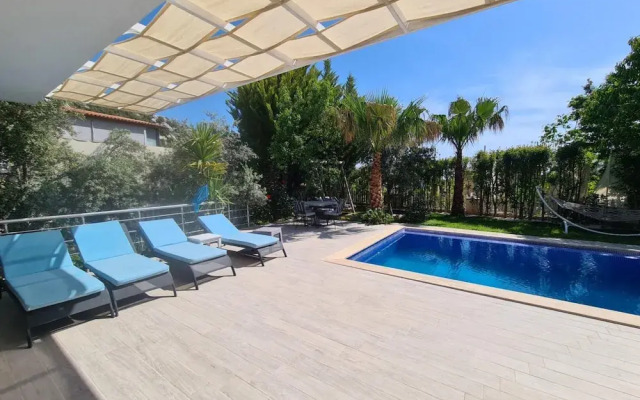 Villa With Jacuzzi Pool and Backyard in Kalkan