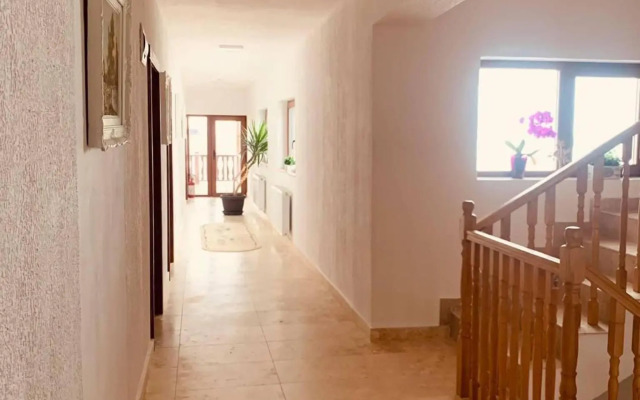 Pensiunea Anotimpuri by Casa Sandu