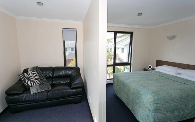Dolphin Lodge – Guest Rooms – Albany