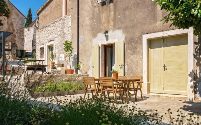 Old town studio and apartment