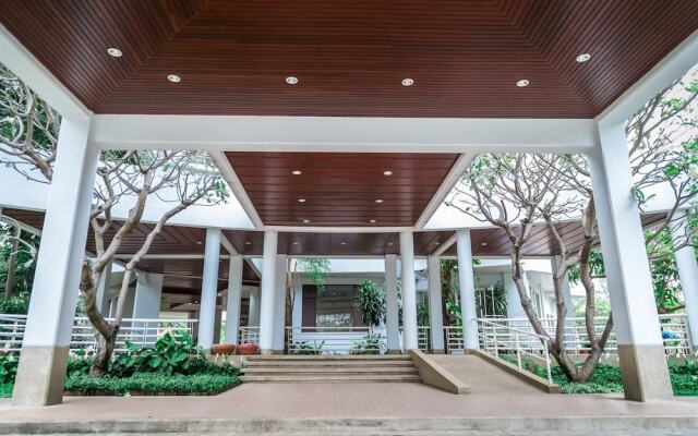 Sandy Beach Condo 17D