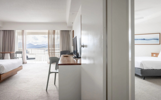 Reef View Hotel – Guest Rooms – Hamilton Island