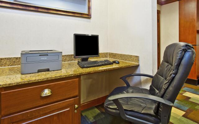 Holiday Inn Express Hotel & Suites East Lansing by IHG