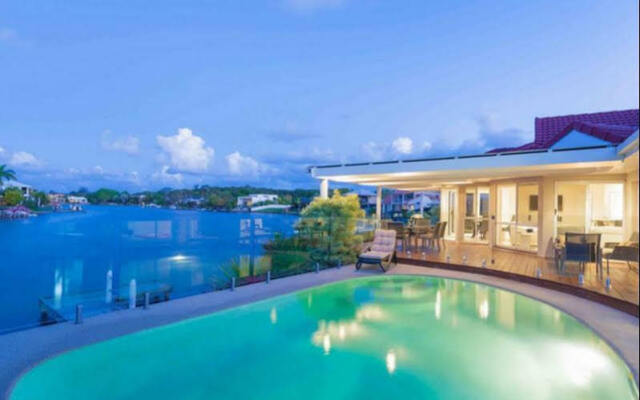 15 Shorehaven Drive Apartments