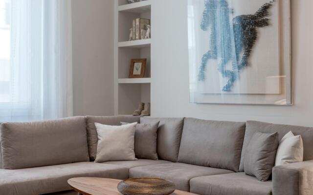 Historic Plaka s Deluxe Apartment