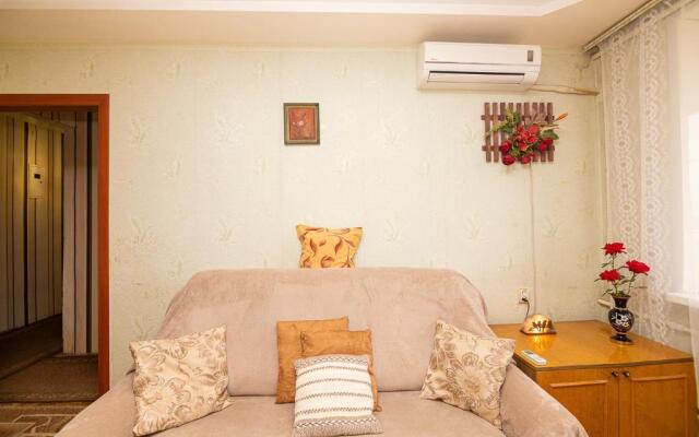 Comfortable apartments on Hrushevskogo street near 16 city hospital