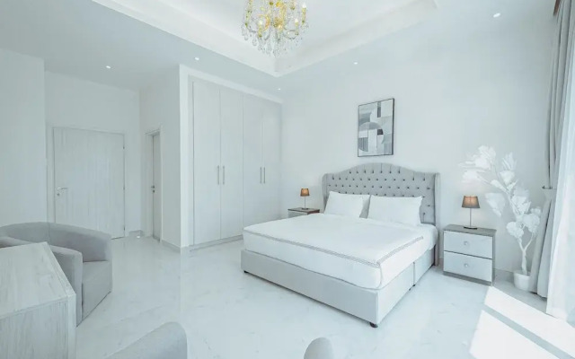 LUX White Modern Villa