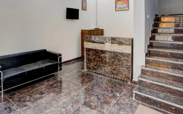 OYO Flagship 80490 Metro Plus