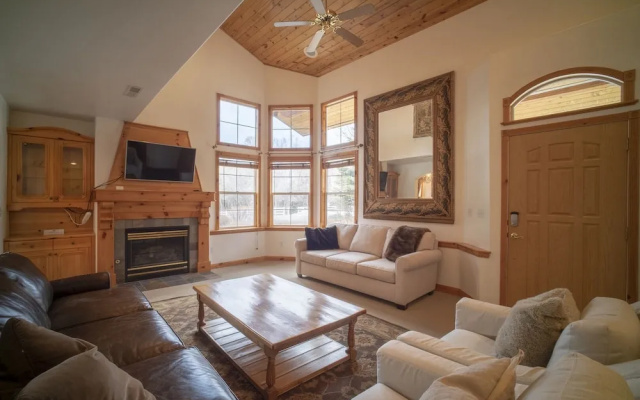 3 Bedroom 3 Bathroom Chalet 719