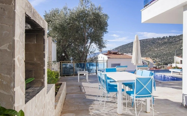 Villa Lotus by Akdenizvillam