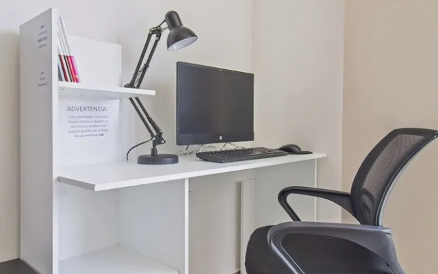 Salguero Suites By HostPro