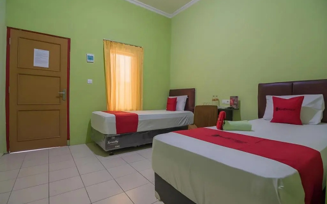 RedDoorz near Kampus UMP Purwokerto – Guest Rooms – Purwokerto