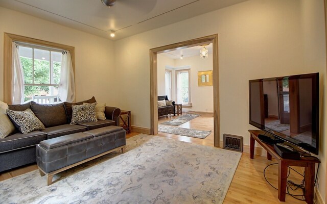 Boulder House on Mapleton Hill