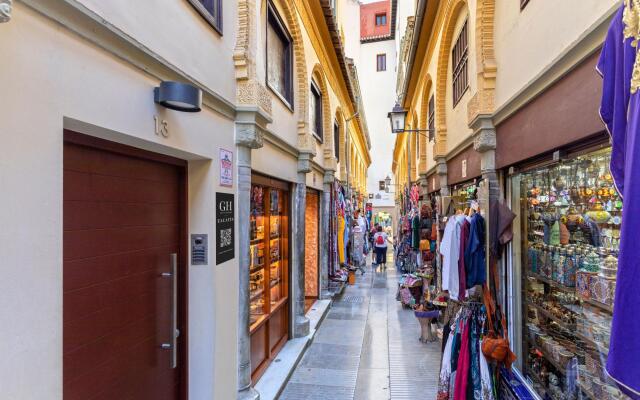 Stunning 2-bedroom apartment near Cathedral. Zacatin 303