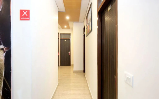 Hotel Gold Star By OYO Rooms