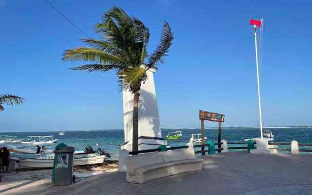 Casa del Puerto by MIJ - Beachfront Hotel