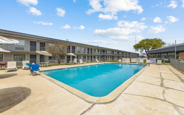 Best Western Mid-Cities Inn