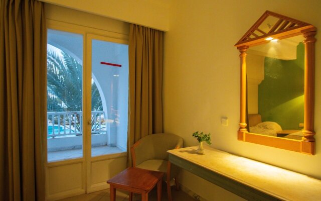 Aquaterra Bahia Beach Hotel