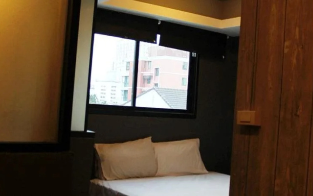 Rod Fai Fah Apartment