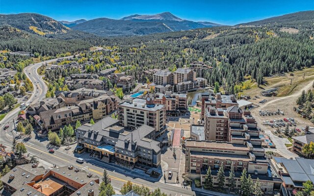 Your Next Vacay at Peak 9 Ski-in/ski-out