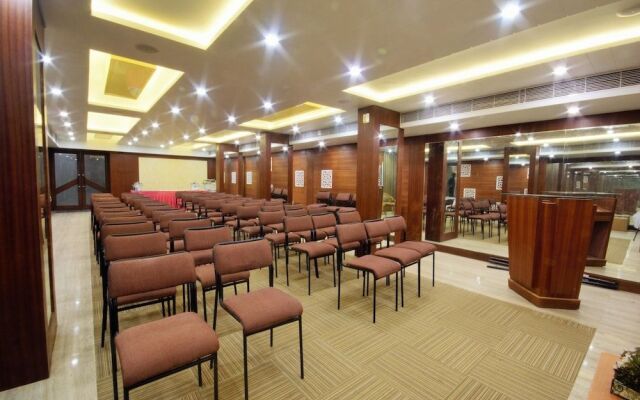 OYO 3763 Naeeka Hotel