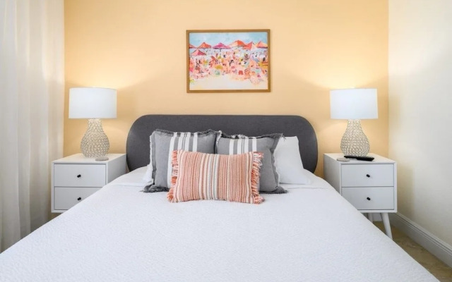 Penthouse Gem 3 Bedroom Condo by Redawning