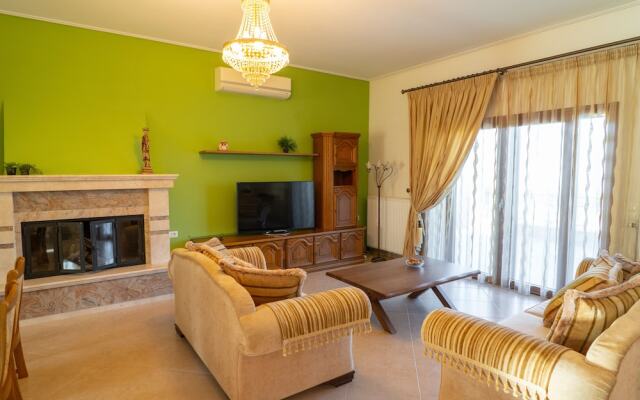 Paul's American Mansion- Volos suburb