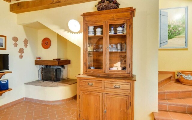 Cozy Cottage in Castelnuovo Berardenga with Swimming Pool