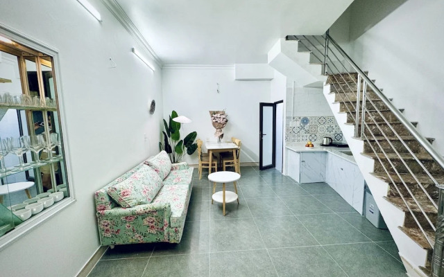 Local Me - Exclusive Centre House