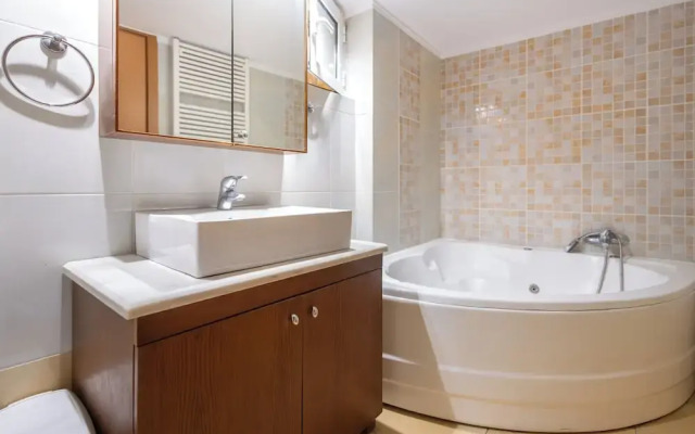 Phaedrus Living Moschato City Flat